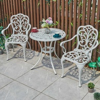 Ensemble de salle à manger classique blanc pour patio, 3 pièces, meubles de jardin en aluminium moulé, tables rondes de café bistrot et 2 chaises