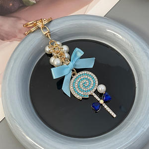 Adorable Llavero de Aleación de Zinc con Perlas y Corazón, Adorno para Bolso con Lazo de Diamantes de Imitación, Diseño Vintage de Dibujos Animados, Regalo Promocional para Mujeres - Product Image 6