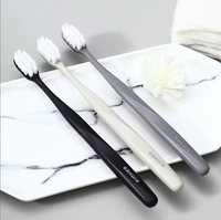 SAKURA Nouvelle Arrivée Brosse à Dents Portable à Poils PBT Ultra Doux, Lot de 3, Tête Large et Protectrice, Manche en PP, pour Adultes, Usage Domestique
