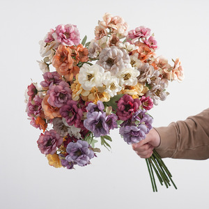 Bouquet de fleurs artificielles de camélia Plain Realm pour la décoration intérieure et extérieure, événements et mariages - Product Image 1
