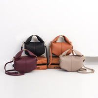 Nouveau sac bandoulière français pour femme, sac à main de luxe léger haut de gamme, design simple, polyester, capacité 3,9 L, fermeture magnétique, idéal pour le déjeuner