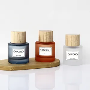 50Ml Gekleurde Cilindrische Lege Parfum Glazen Spuitfles Met Cilindrische Houten Dop