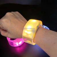 Pulsera Ajustable con Logotipo Personalizado, DMX, NFC, RFID, Recargable Tipo-C, Control de Señal RF 2.4G/433MHz, LED RGB