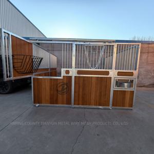 Étable de luxe pour chevaux Boîte d'écurie confortable avec panneau en bambou et cadre galvanisé à chaud avec porte d'entrée coulissante Râtelier à <span class=keywords><strong>foin</strong></span> - Product Image 5