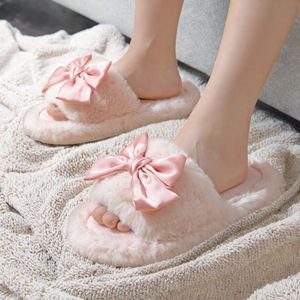 Nouveauté 2026 : Chaussons doux en fourrure pour femmes et hommes, chauds, pour l'automne et l'hiver, usage intérieur, semelle extérieure antidérapante en EVA, anti-odeur, doublure en coton doux - Product Image 2