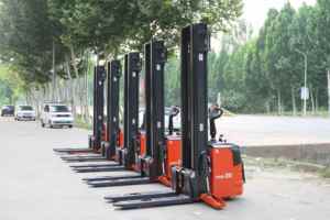 รถยกไฟฟ้า VIWINT CDD10II-30 3 ตัน แบตเตอรี่ตะกั่วกรด แบบยืนขับ ยางโพลียูรีเทน ใช้ได้ทั้งภายในและภายนอกอาคาร - Product Image 4