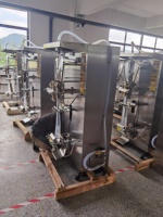 Machine de remplissage et de scellage automatique de sachets d'eau pure en plastique / Machine de remplissage d'eau / Machine de fabrication de sachets d'eau