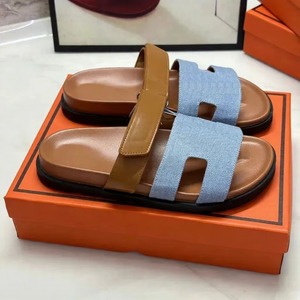 Sandales plates en cuir imperméables pour hommes, à large bride, confortables, pour la plage, décontractées, été comme hiver - Product Image 1