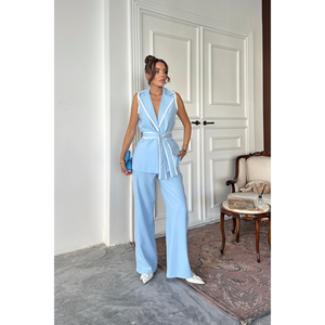 Ensemble décontracté bleu 2 pièces : gilet et pantalon avec détails de passepoil et ceinture, taille XXS, longueur au-dessus du genou - Product Image 2