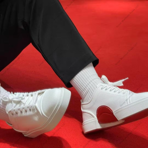 รองเท้าผ้าใบหนังแท้คุณภาพสูง ดีไซน์เนอร์แบรนด์หรู สำหรับผู้ชายและผู้หญิง สไตล์ลำลอง วิ่งออกกำลังกาย พื้นสีแดง - Product Image 4