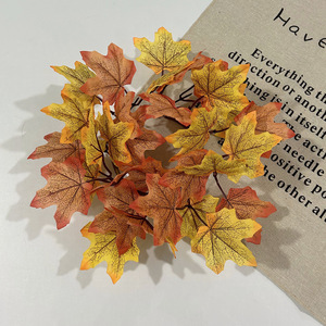 Guirnalda de hojas de arce artificiales de 30 cm, decoración redonda de flores de seda para el hogar en Acción de Gracias, decoración de ventanas de otoño - Product Image 4
