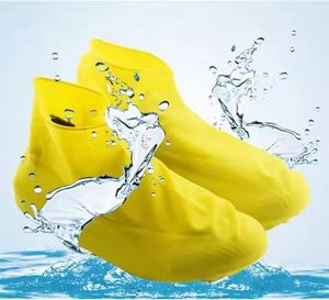 Couvre-chaussures de pluie en silicone réutilisable, antidérapant, imperméable et durable pour le camping - Product Image 4