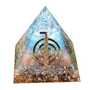 Pyramide en résine blanche en forme de pilier de cristal, artisanat, décoration de la maison, ornement fait à la main - Product Image 5