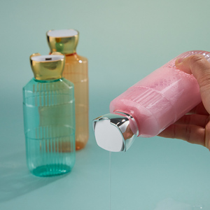 Botella PET Cuadrada Acanalada de 250ml, Dispensador de Lujo para Champú, Gel, Loción y Jabón Corporal en Rosa y <span class=keywords><strong>Verde</strong></span>, con Tapa de Disco Bidisc Dorada o Plateada - Product Image 4