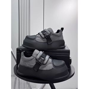 Zapatos de hombre para venta al por mayor y al detalle transfronterizos, nuevos mocasines de verano con suela gruesa y aumento de altura interior, estilo oscuro de nicho. - Product Image 2
