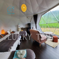 Tente igloo d'extérieur de luxe Couverture en PVC imperméable Maison dôme géodésique pour glamping Logo personnalisé Matériau du poteau en aluminium et fibre de verre