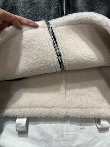 Veste en cuir d'agneau à col en fourrure de mouton, doublure en fourrure, fermeture éclair, prix bas pour femmes - Product Image 4