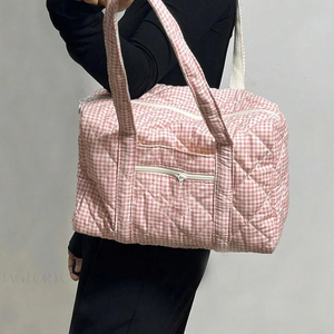 Lovely Quilted Pink Gingham Weekender Bag Bolso de viaje de tamaño generoso Bolso informal lindo para mujer - Product Image 1