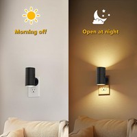Lampe murale LED moderne pour chambre à coucher, à brancher, avec variateur d'intensité 0-100%, capteur crépusculaire, fonction veilleuse blanc chaud