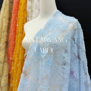 Tissu en dentelle florale brodée de perles et de sequins 3D en PE, très demandé pour les robes de mariée féminines - Product Image 2