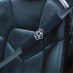 Housses universelles en peluche polyester pour ceintures de sécurité de <span class=keywords><strong>voiture</strong></span> avec protection anti-pression 2 points pour le cou, idéales pour les longs trajets - Product Image 2