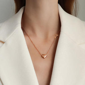 Collier pendentif en forme de cœur avec inscription « Love Forever » en acier inoxydable plaqué or véritable 18 carats <span class=keywords><strong>pour</strong></span> femmes - Product Image 3