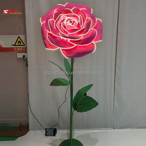 Grandes fleurs de rose géantes 3D pour mariage, fleurs de rose rouges en EVA faites à la main, arrangements floraux durables avec lumière - Product Image 1
