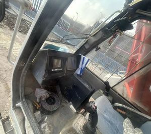 Grúa sobre orugas usada Zoomlion de 80 toneladas QUY80 con pluma de 34m, motor hidráulico y componentes principales de la caja de cambios, giro de 360 grados - Product Image 2