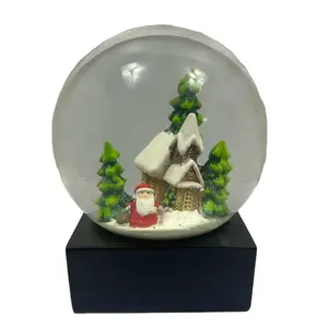 Custom Santa City Decoration Souvenirs Polyresin Promotiegeschenken Kerstdecoratie Glazen Waterbal 6.5Cm Sneeuwbalglas