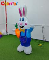 Décor gonflable de lapin de Pâques avec des carottes pour le printemps, la pelouse extérieure et le jardin