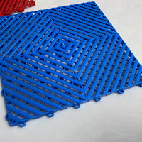 400*400*20mm Wasserdurchlässiges Ineinandergreifendes Kunststoff-Bodengitter, Verschleißfester Schwerlastbodenbelag für Auto-Detailing-Werkstätten