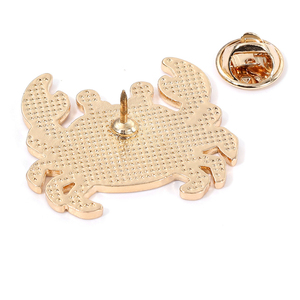 Bonito caballito de mar estrella de mar tortuga marina en forma de broches lindo cangrejo tiburón esmalte pines insignia de Animal marino - Product Image 4