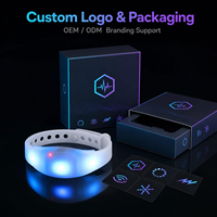 Pulsera LED de seguridad con control remoto al por mayor, pulsera de luz RGB con logotipo personalizado, impermeable, para eventos a gran escala