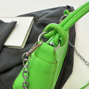 กระเป๋าถือผู้หญิงกระเป๋าสะพายไหล่สีลูกกวาดสายโซ่กระเป๋าใส่รักแร้กระเป๋าแมสเซนเจอร์ของผู้หญิง - Product Image 4