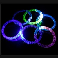 Bâton lumineux personnalisé avec logo, style tendance, en plastique durable, imprimé, avec LED clignotante pour les célébrations de carnaval