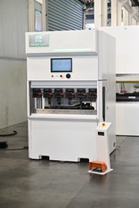 LIANGJI 迷你高精度12吨小型电子零件伺服电动数控金属折弯机 - Product Image 2