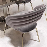 Chaise de salle à manger durable en acier inoxydable haut de gamme avec dossier en cuir délicat et accoudoirs pour la maison, la salle à manger, l'appartement, la villa, le restaurant