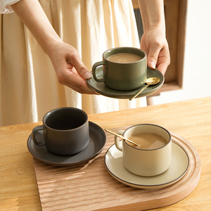 Tasse à café en céramique rétro japonaise de haute qualité, avec anse, pour latte et eau, modèle tendance, avec soucoupe et motif floral - Product Image 4