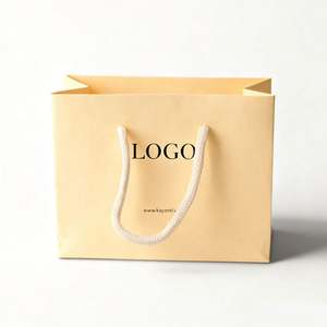 Sac en papier pour chaussures et sous-vêtements avec estampage à chaud en feuille d'or, fabrication sur mesure, emballage en papier haut de gamme pour les marques de vêtements - Product Image 2