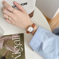 Vintage Nostalgische Mode Quadratische Damenuhr Einfacher Ins Mori-Stil Armband Mittel- und Oberschülerinnen Ziviluhr mit Quarzwerk