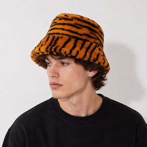 Gorro de Invierno de Felpa Sintética con Estampado Múltiple, Diseño de Vaca, Leopardo, Cebra y Cuadros, Gorro Cálido de Ala Ancha para Mujer - Product Image 2