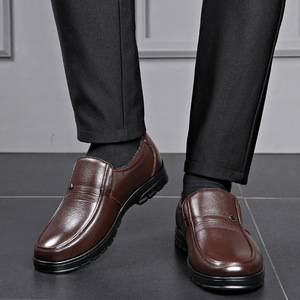 Mocassins en cuir véritable pour hommes, bout rond, à enfiler, doublure en fausse fourrure chaude pour l'hiver, semelle extérieure en caoutchouc antidérapante, chaussures habillées de ville - Product Image 2