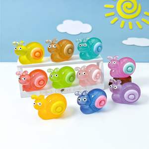 Venta caliente 3D dibujos animados Caracol luminoso Diy crema pegamento llavero colgante, resina Micro-Paisaje ornamento, accesorios de joyería - Product Image 2