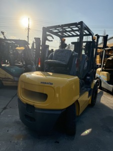 Chariot élévateur d'occasion KOMATSU FD30T-17 FD50T 3 tonnes, d'origine japonaise, avec déplaceur latéral, à vendre - Product Image 2