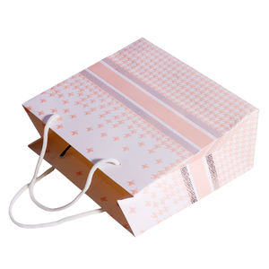 Sacs en papier biodégradables personnalisés pour l'emballage de vêtements, sacs cadeaux cosmétiques en petites séries avec impression couleur et gaufrage - Product Image 6
