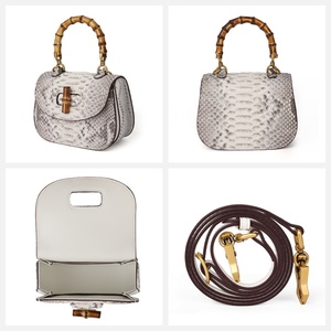 Sacs à main et sacs à bandoulière en cuir de serpent véritable de luxe exotique personnalisés, petits, avec poignée en bambou - Product Image 2
