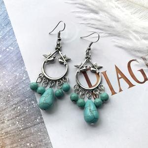 Boucles d'oreilles rétro turquoise avec des accents pendantes en forme de goutte - Product Image 3