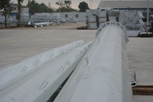 เสาส่งไฟฟ้าแรงดันสูงเสาสายไฟเหล็กชุบสังกะสีสำหรับโครงการโครงสร้างพื้นฐานกริดสาธารณูปโภค - Product Image 3