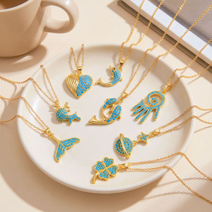 Collier pendentif dauphin Série Océan pour femme, design minimaliste, chaîne de clavicule tendance pour vacances d'été à la plage, bijoux océaniques - Product Image 1