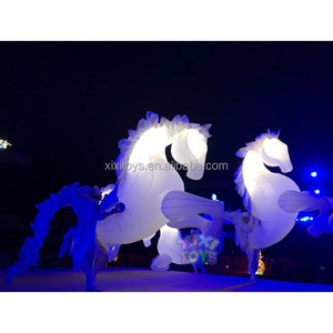Costume gonflable de chevaux de LED pour des événements de défilé, costumes gonflables de licorne de marche d'illumination de représentation de <span class=keywords><strong>cirque</strong></span> pour le carnaval - Product Image 3